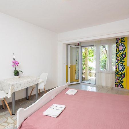 Apartments Roza Omis Luaran gambar