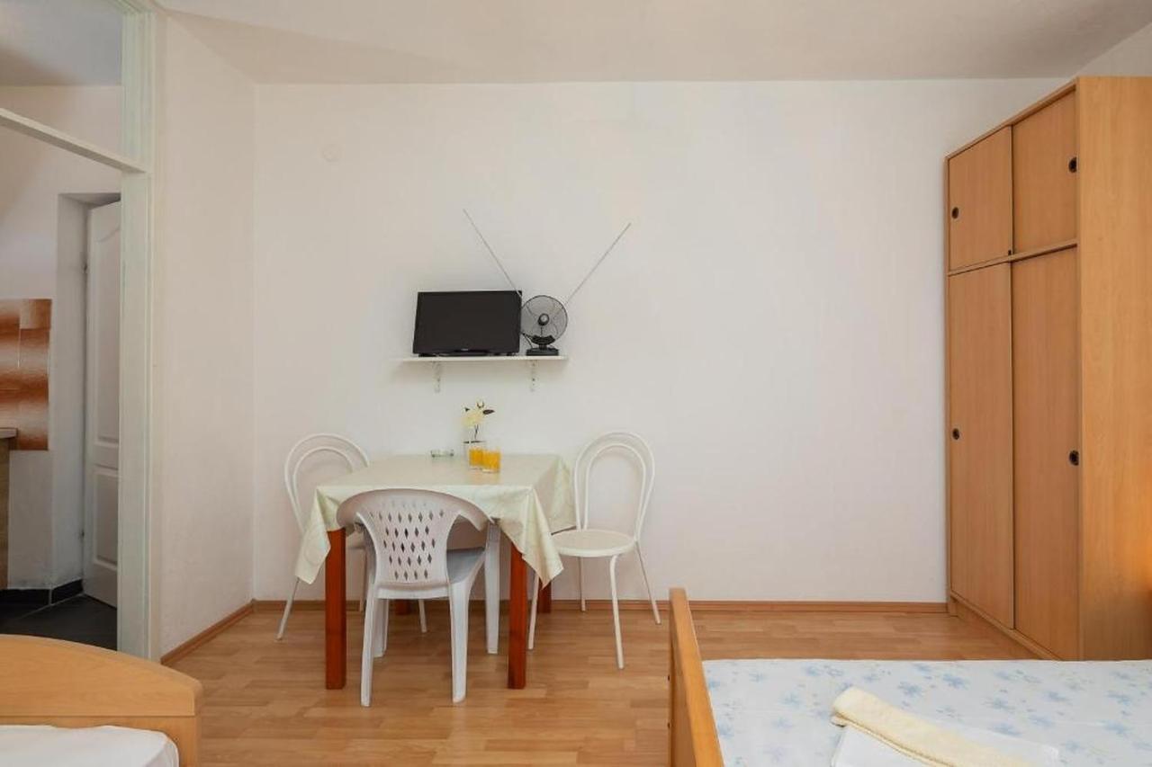 Apartments Roza Omis Luaran gambar