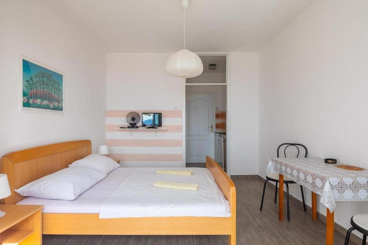 Apartments Roza Omis Luaran gambar