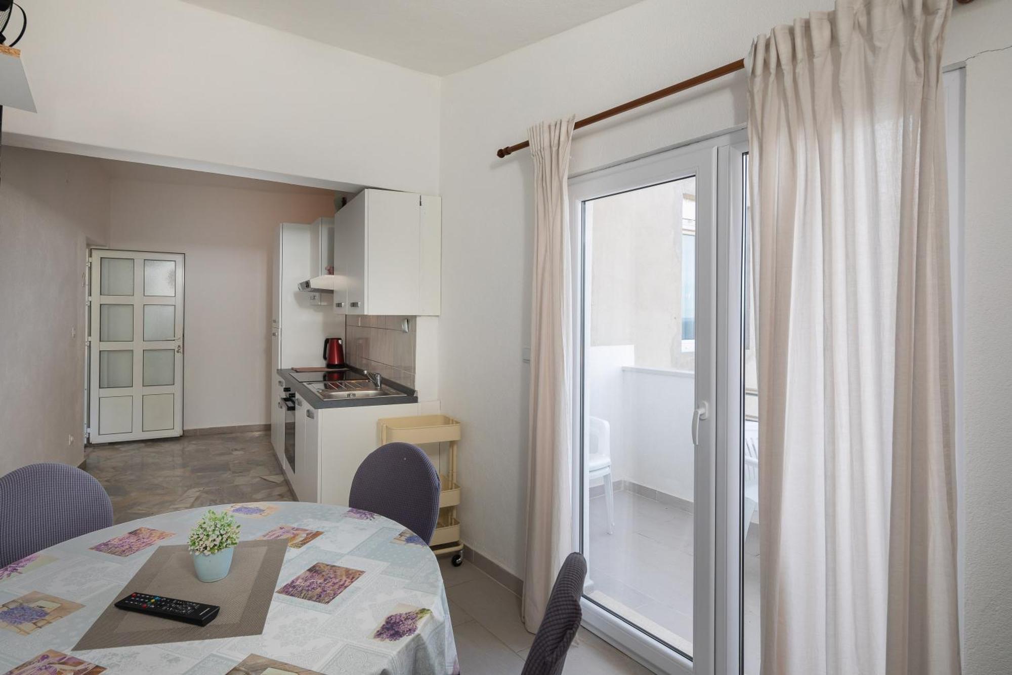 Apartments Roza Omis Luaran gambar