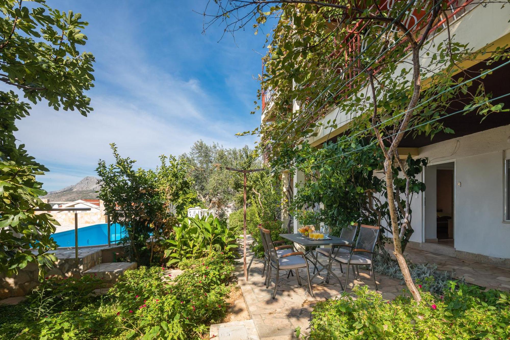 Apartments Roza Omis Luaran gambar