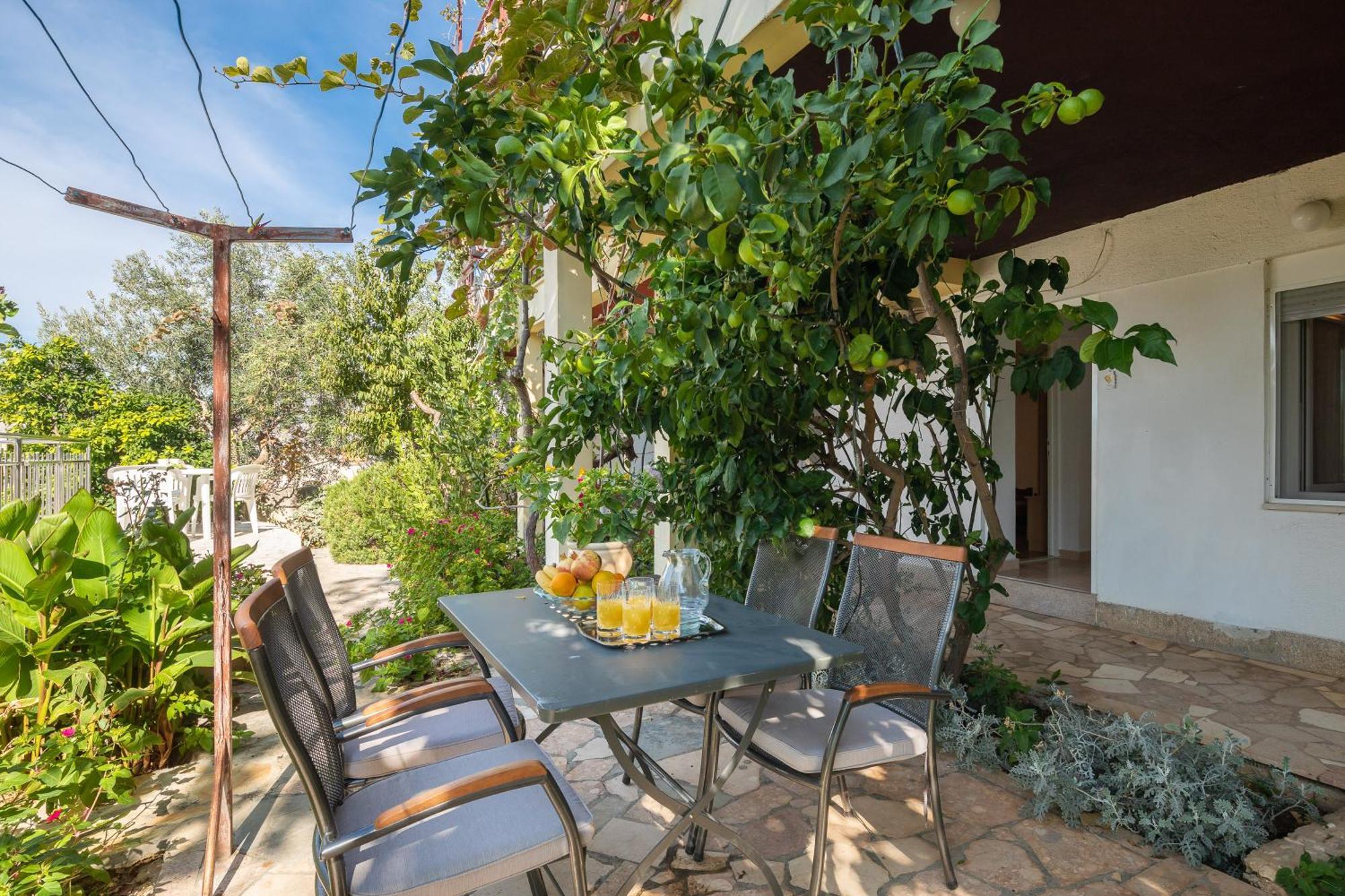 Apartments Roza Omis Luaran gambar