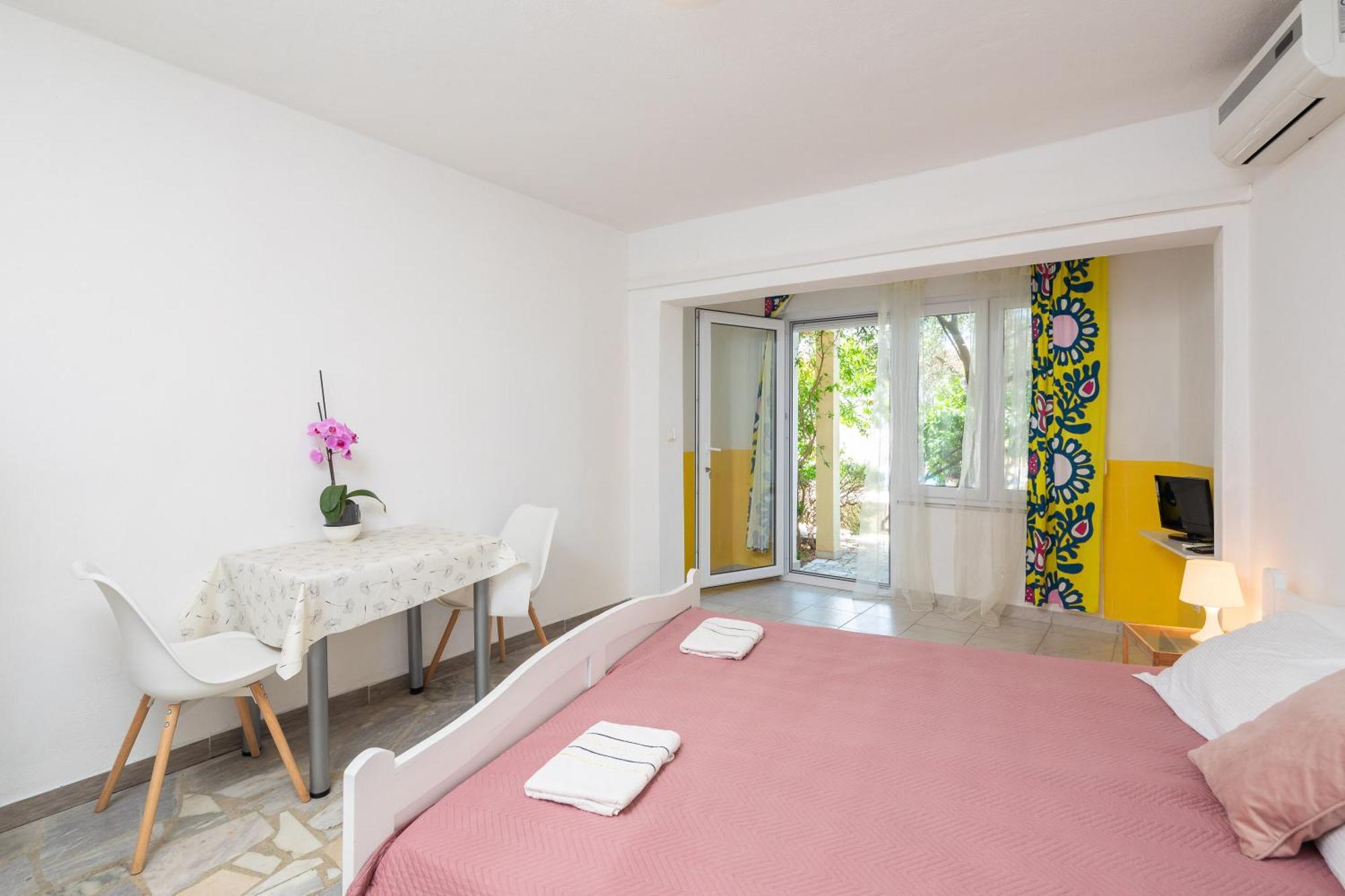 Apartments Roza Omis Luaran gambar