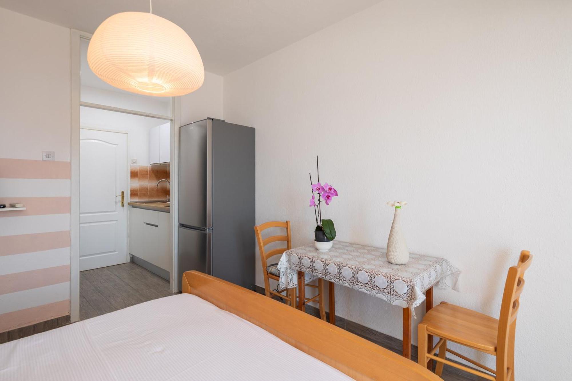 Apartments Roza Omis Luaran gambar