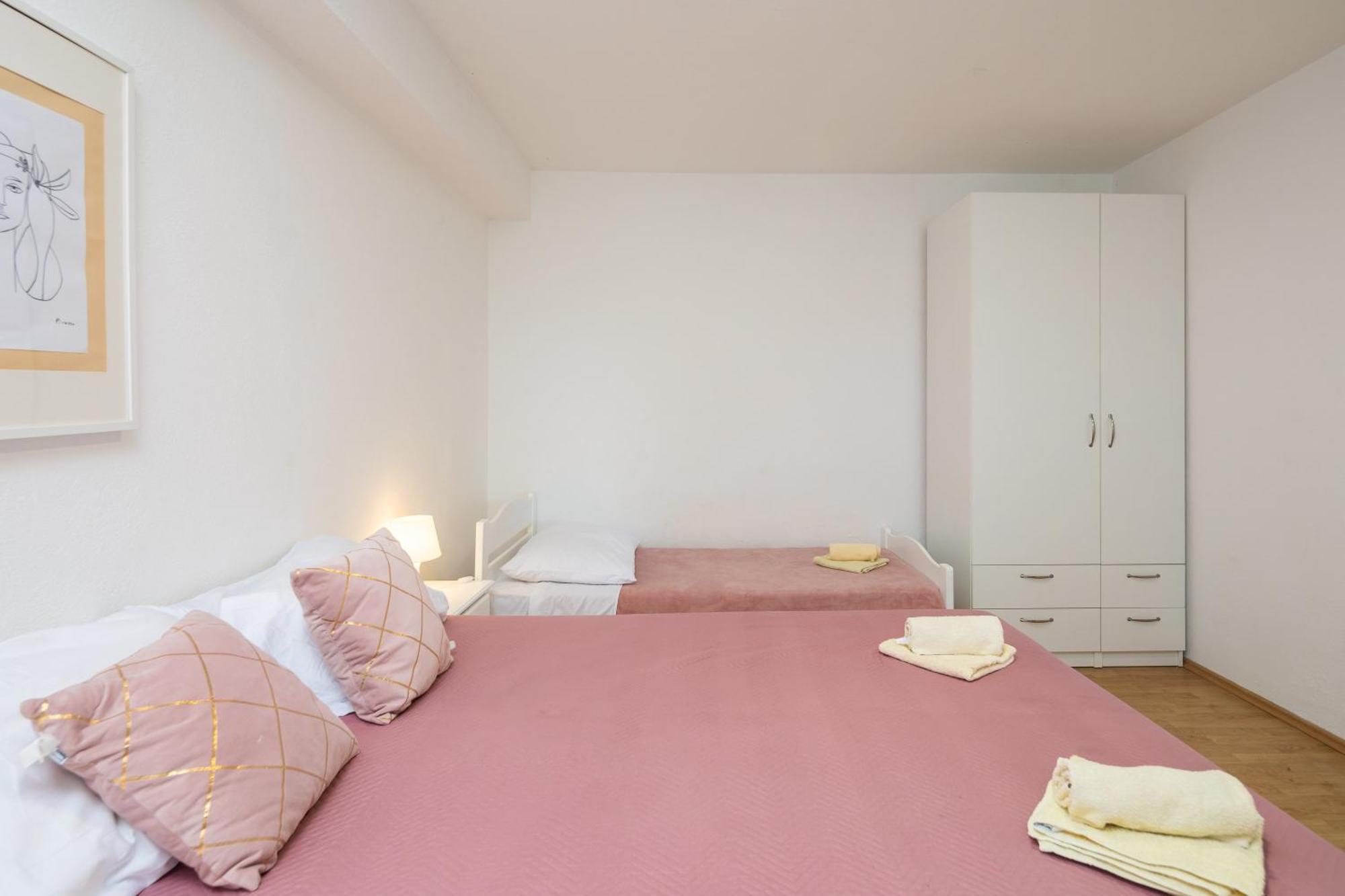 Apartments Roza Omis Luaran gambar