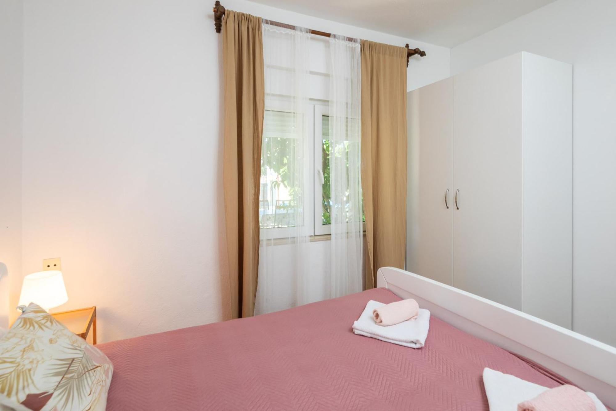 Apartments Roza Omis Luaran gambar