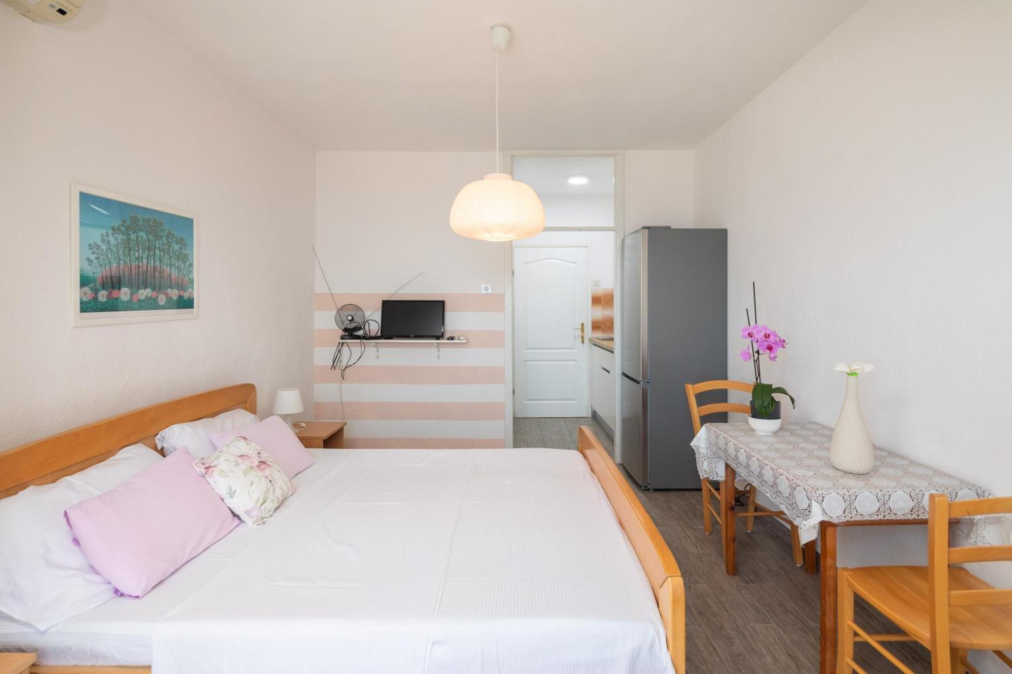 Apartments Roza Omis Luaran gambar