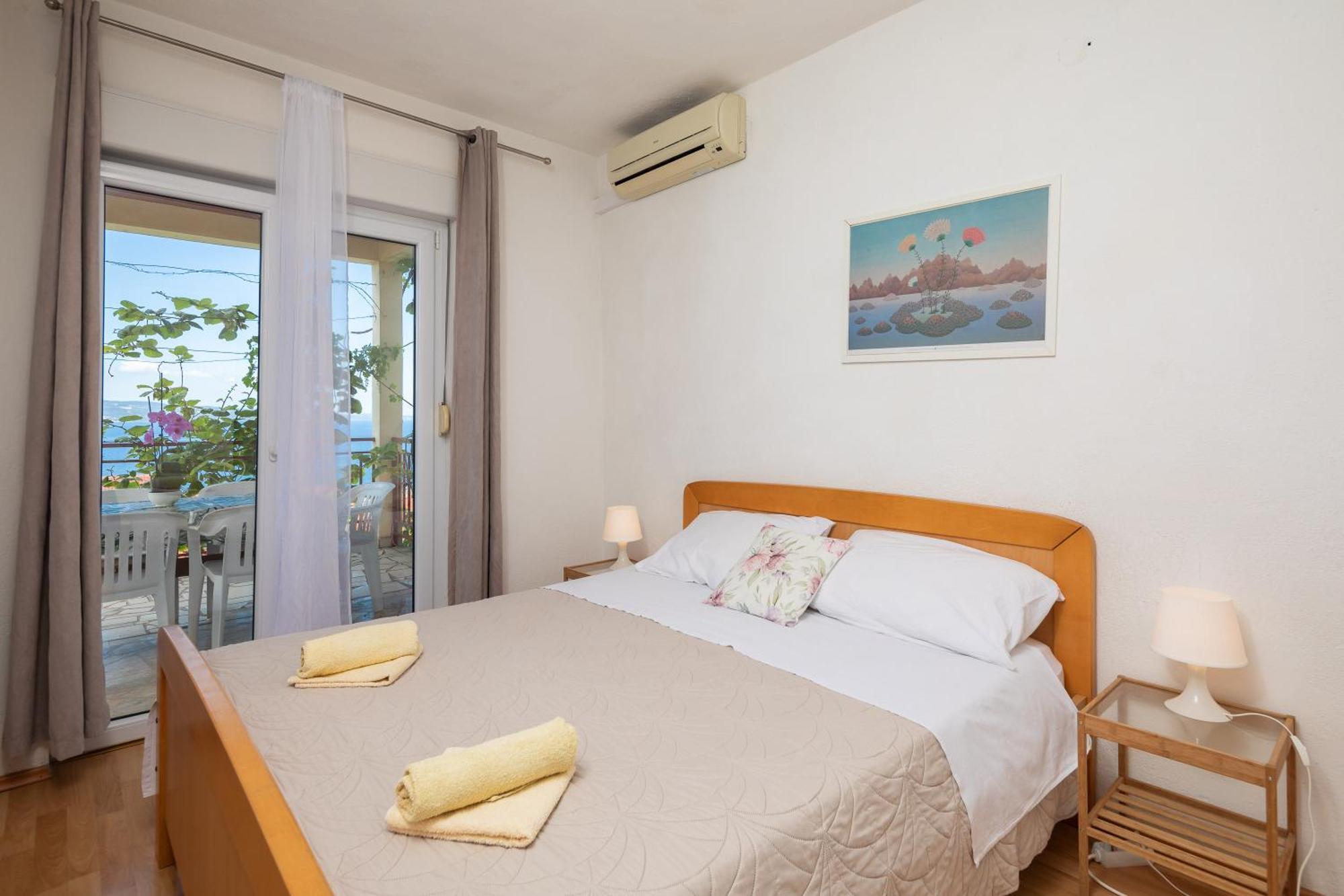Apartments Roza Omis Luaran gambar