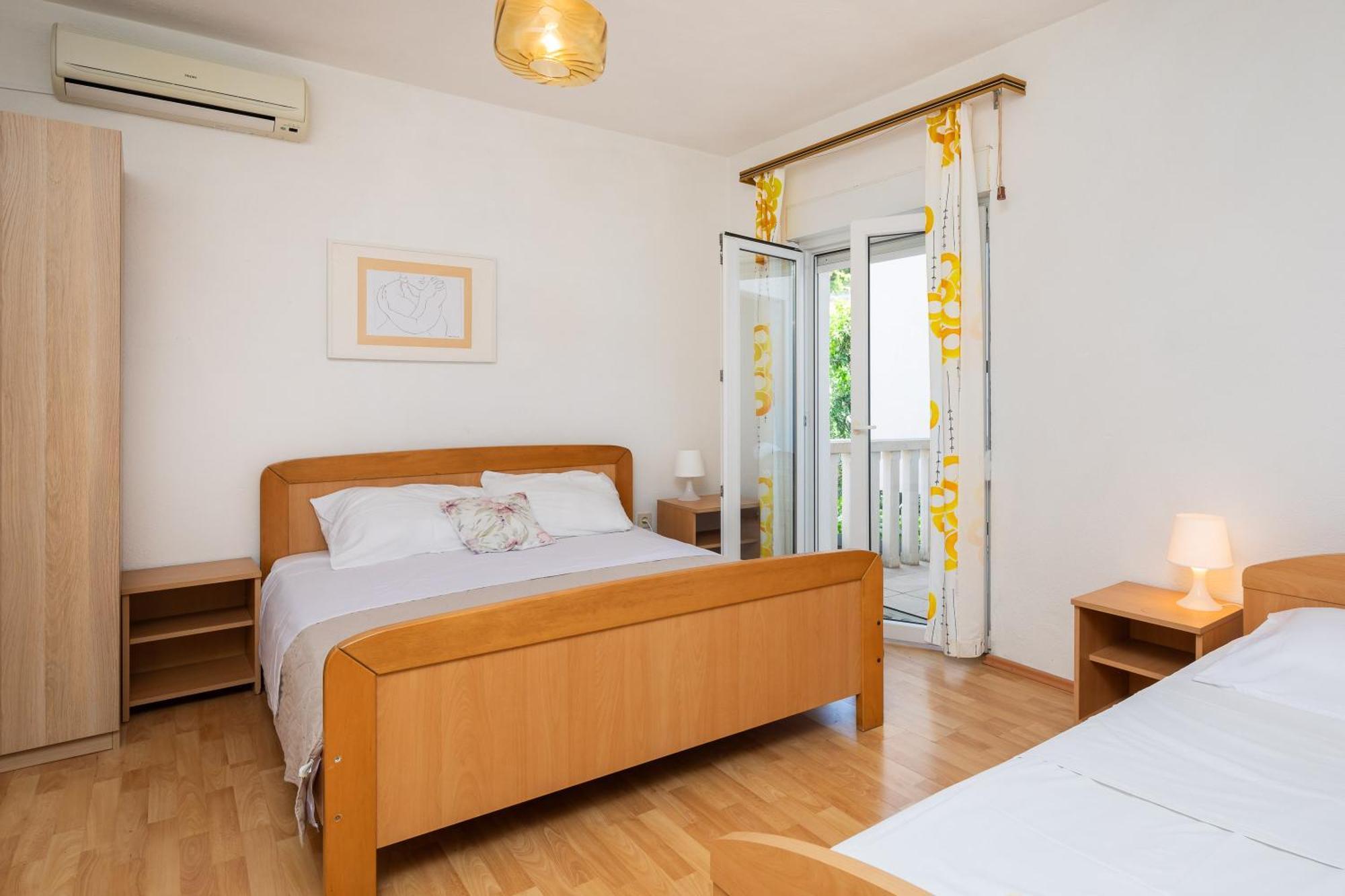 Apartments Roza Omis Luaran gambar