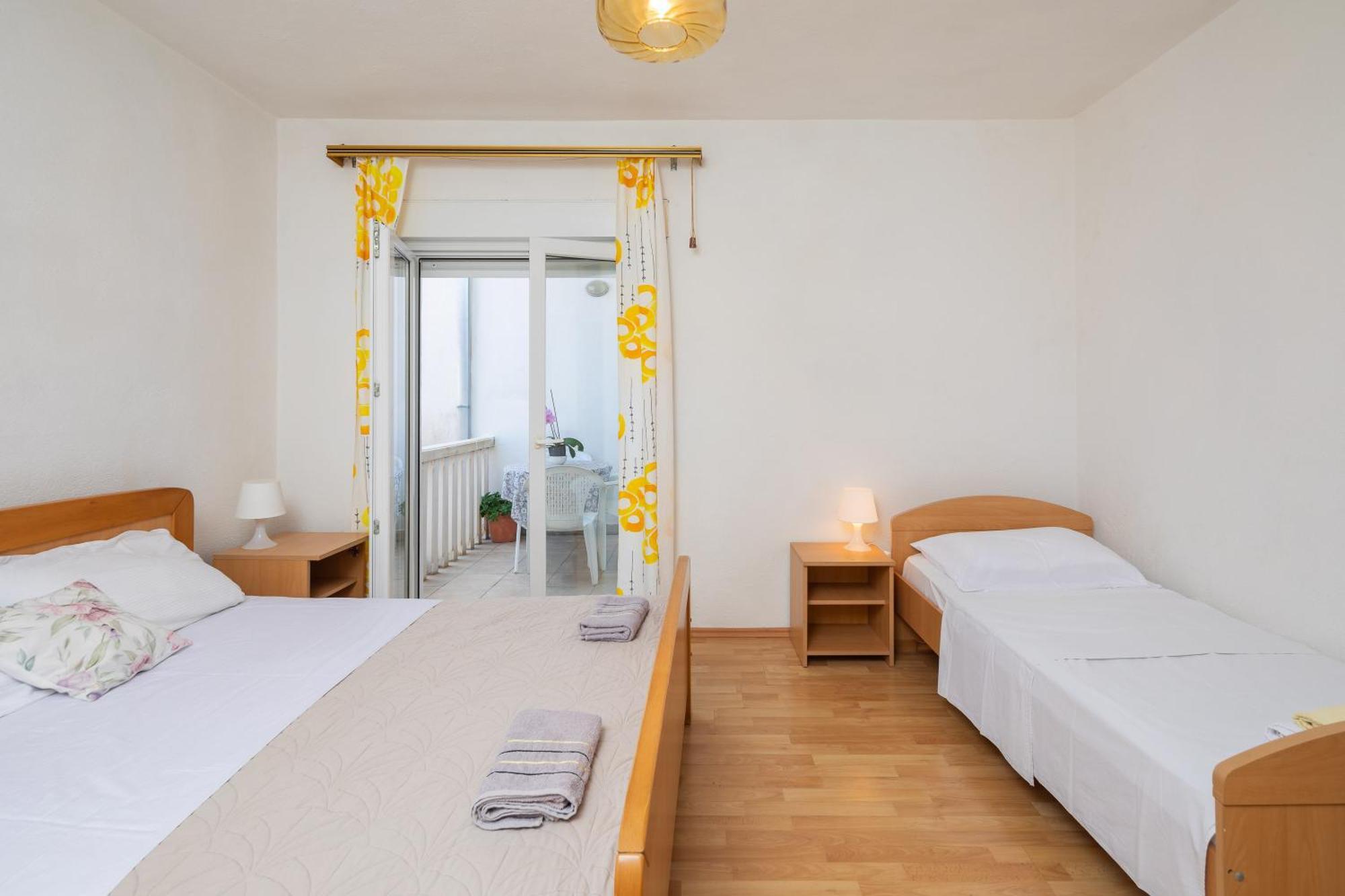 Apartments Roza Omis Luaran gambar