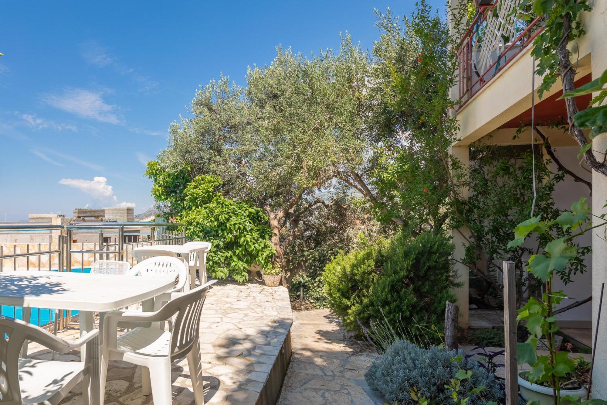 Apartments Roza Omis Luaran gambar