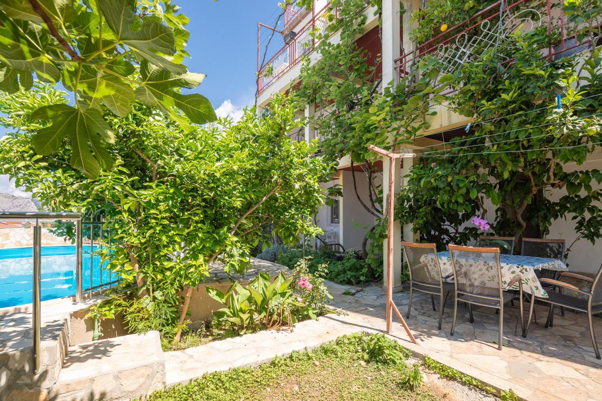 Apartments Roza Omis Luaran gambar